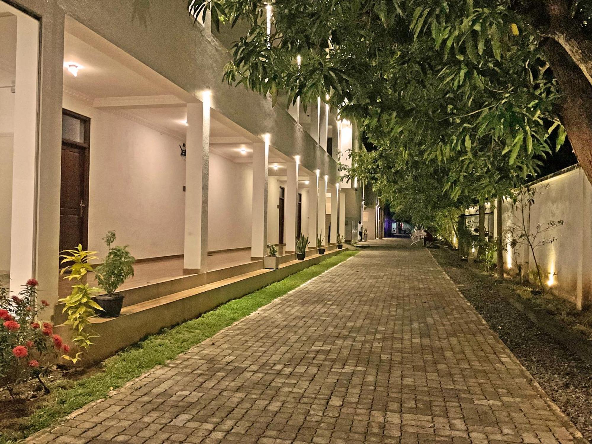 Grand Detagamuwa Hotel Kataragama Exterior photo