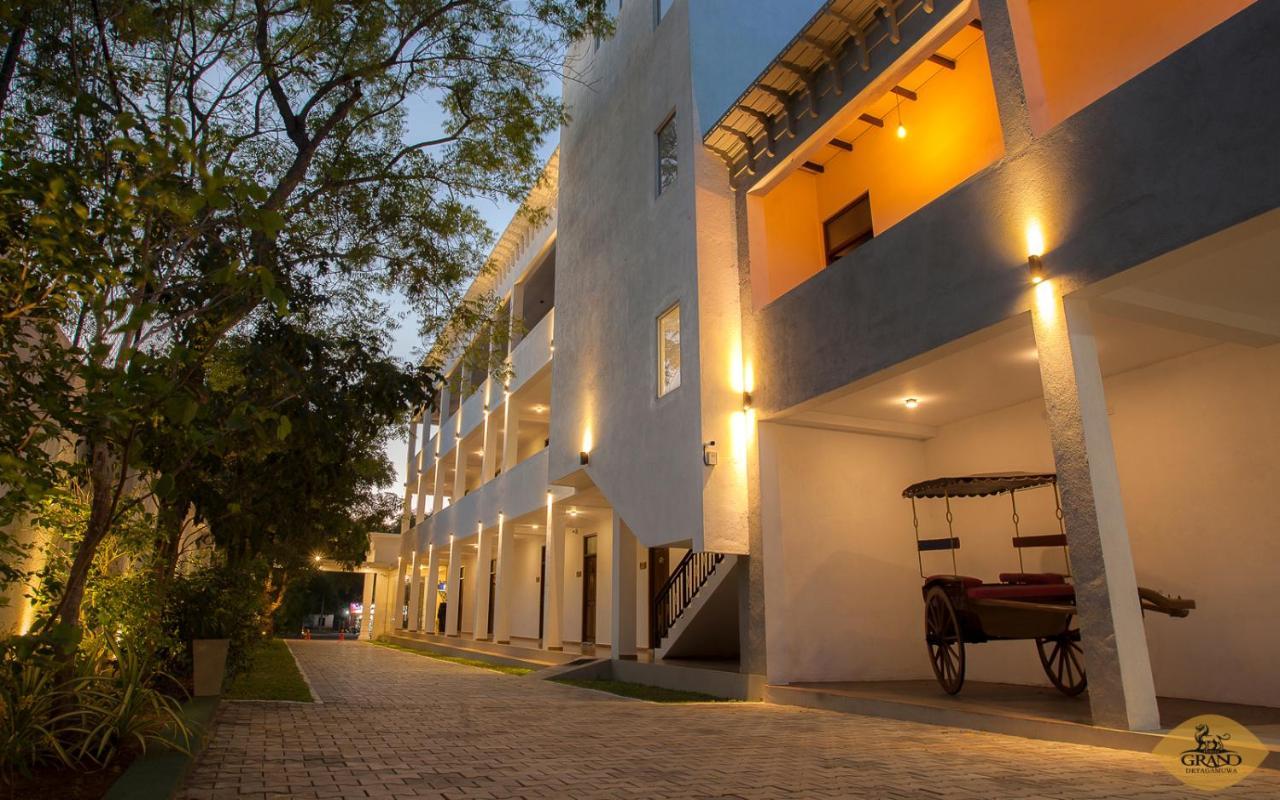 Grand Detagamuwa Hotel Kataragama Exterior photo